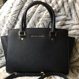 Michael Kors Selma Saffiano Medium Leather bag.